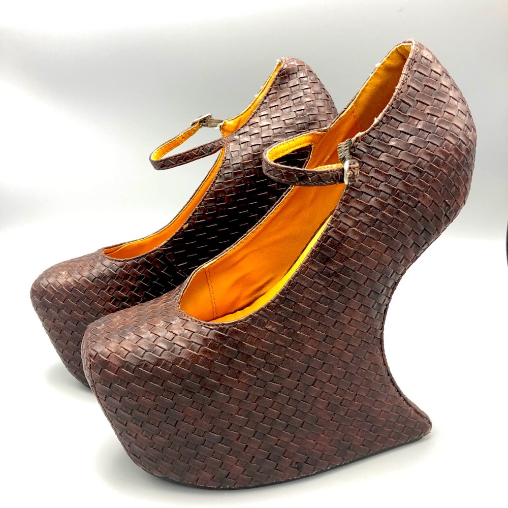 Groove Woven Brown AntiGravity Platform Wedges 8.5